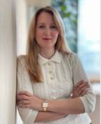 Marina Molnar contact avatar